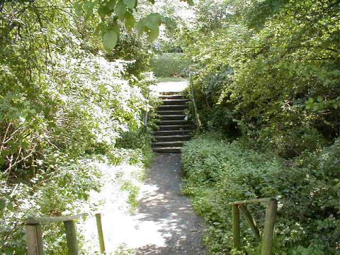 Bahnbergang zwischen Lohfelder Weg und Kastanienweg