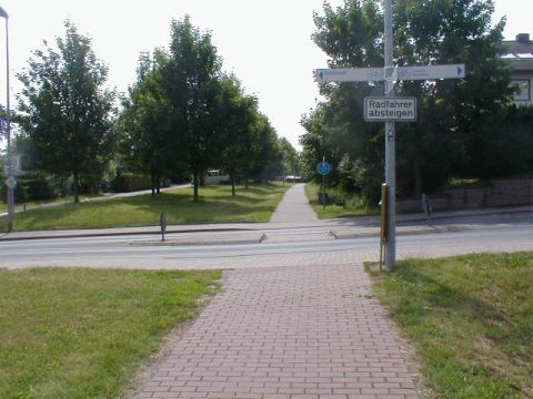 Bahnbergang ber die Hauptstrae