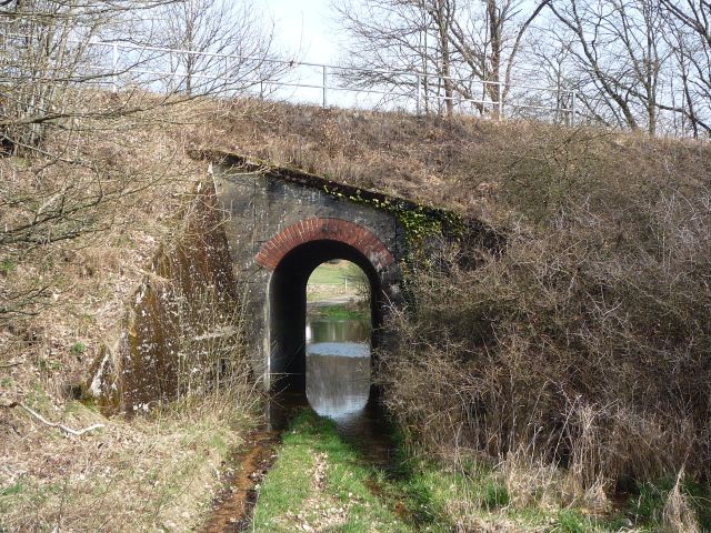 Brcke ber einen Fuweg