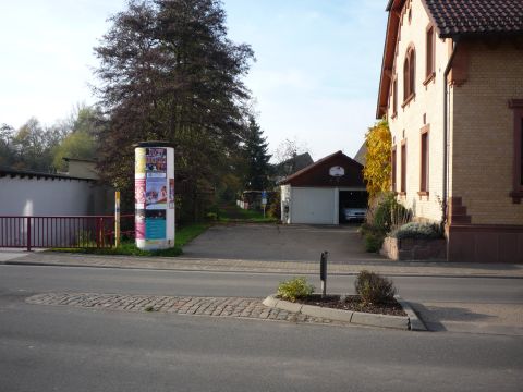 Bahnbergang ber die Strae zwischen Ingenheim und Appenhofen