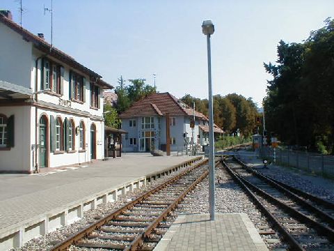 Bahnhof Staufen, Bahnsteigssteige