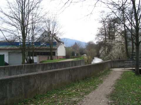 Ehemalige Brücke über den Hügelheimer Runs
