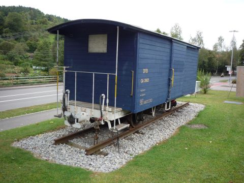 Waggon und Infotafeln in Ebhausen