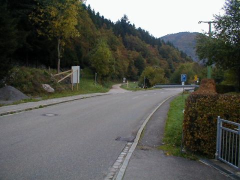 Bahnbergang hinter Utzenfeld