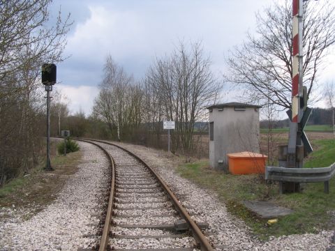 Bahnübergang über die Bundesstraße mach Mengen