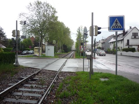 Bahnbergang ber die Karl-Friedrich-Strae