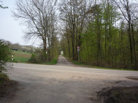 Bahnbergang ber die Strae nach Eichelberg