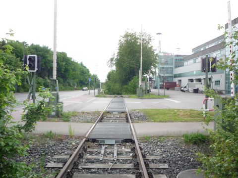 Bahnübergang über die Raiffeisenstraße