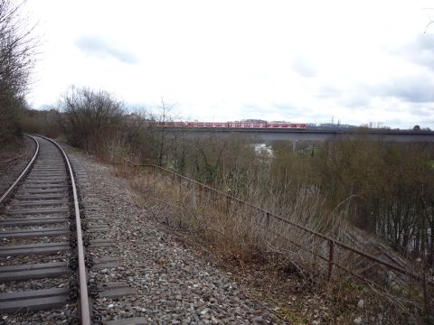 Blick auf das Neckarviadukt und die Kraftwerksbahn
