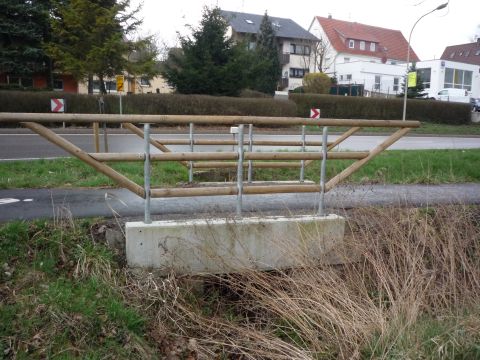 Brcke hinter der Haltestelle