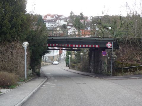 Brcke ber die Strae Am alten Markt