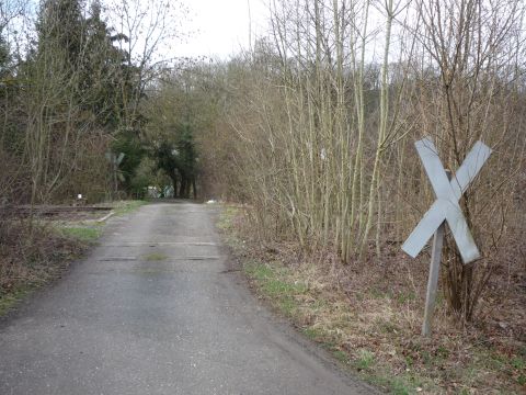 Bahnbergang hinter dem Abzweig