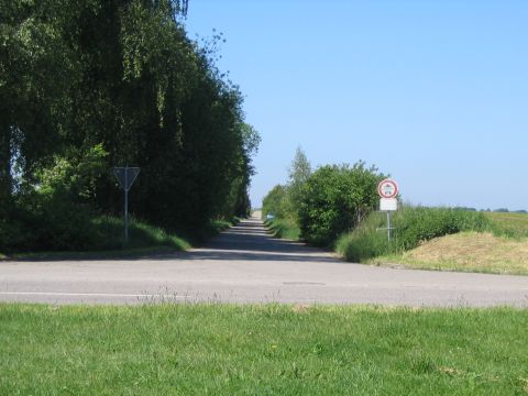 Bahnbergang ber die Strae von Ungerhausen nach Hawangen