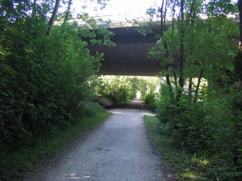 Brcke unter der Autobahn