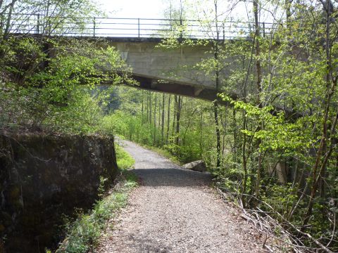 Brücke der alten Straße über die Aach