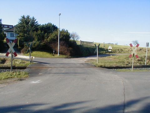 Bahnbergang ber die Strae Am roten Stein