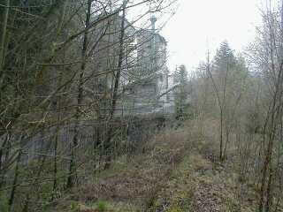 Ehemalige Verladerampe beim Basaltwerk, Blick in Richtung Milseburg 