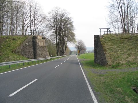 Brcke ber die Strae nach Oberwald