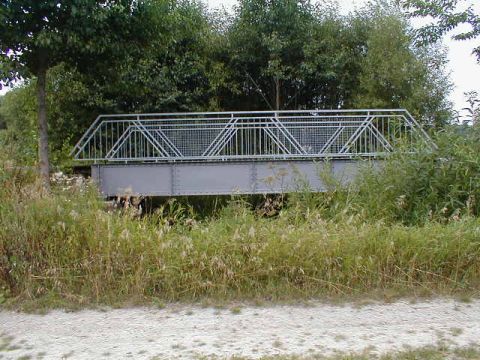 Grabenbrcke hinter dem Haltepunkt Bernshausen