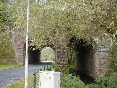 Brcke ber die Schlitzer Strae und die Jossa