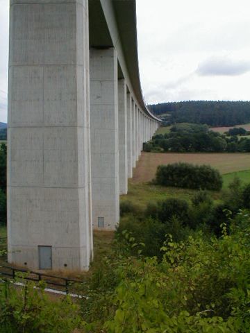 Viadukt der Neubaustrecke Kassel - Fulda über das Aulatal