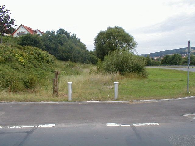 Ehemaliger Bahnübergang über die Straße von Kirchheim nach Gershausen