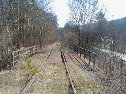 Brcke ber einen Weg