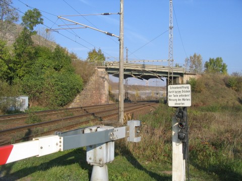 Brcke ber die Bahnlinie