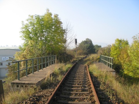 Straenbrcke bei der Bahnlinie