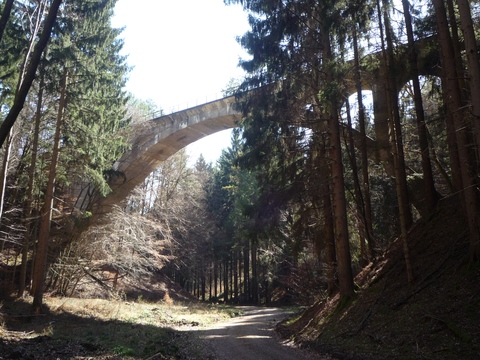 Viadukt über das Dreibrunnertal