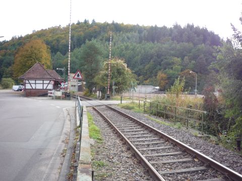 Brcke ber die Wieslauter und Bahnbergang ber die Strae „Im Handschuhteich“