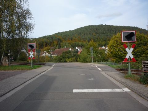 Bahnbergang ber die Strae „In den Birken&ldquo