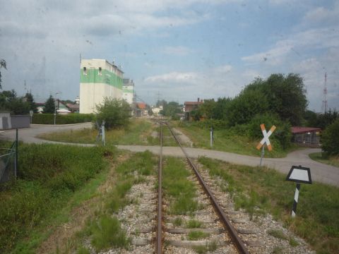 Bahnbergang vor dem Bahnhof Hffenhardt
