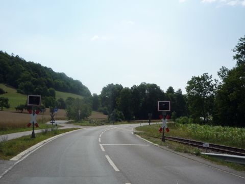 Bahnbergang ber die Strae von Helmhof nach Untergimpern