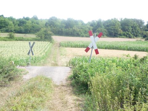 Bahnbergang ber einen Feldweg