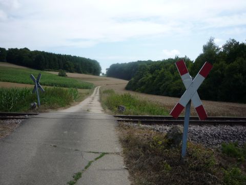 Bahnbergang ber einen Feldweg