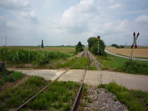 Bahnbergang ber einen Feldweg