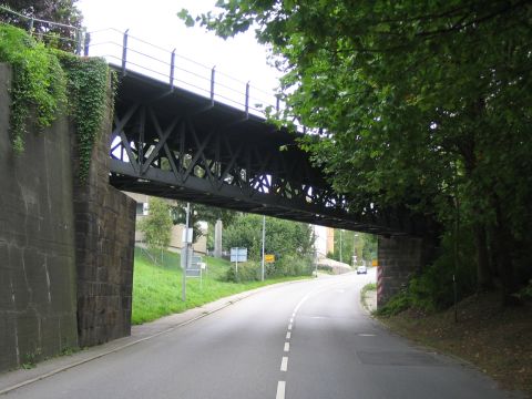 Brücke über die Straße nach Unterhausen