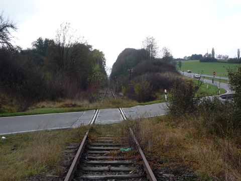 Bahnübergang über die Ortszufahrt Althengstett