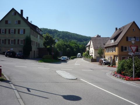 Bahnbergang ber die Neufelser Strae