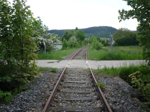 Bahnbergang ber die Strae zum Umspannwerk