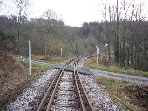 Bahnbergang vor dem Strmpfelbach-Viadukt