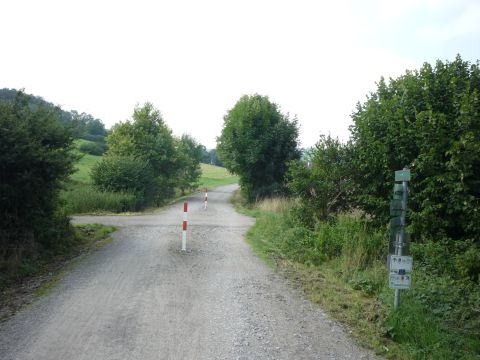 Bahnübergang zwischen Reinsbronn und Klingen