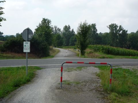 Bahnübergang über die Straße nach Reinsbronn