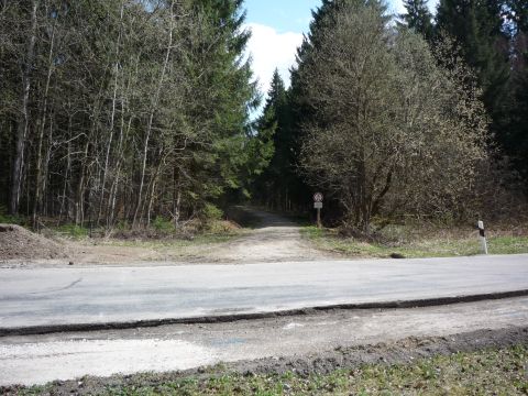 Bahnbergang ber die Strae nach Sachsenried