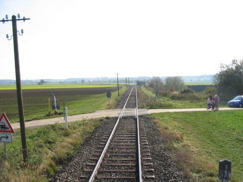 Bahnbergang zwischen Asch-Leeder und Denklingen