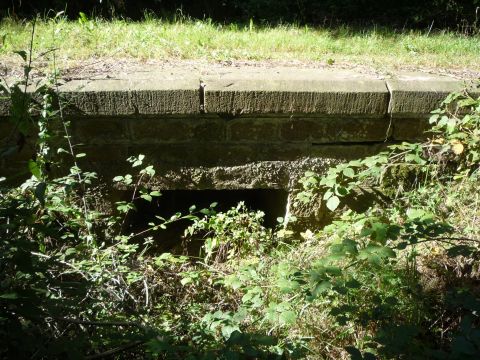 Brcke ber einen Graben