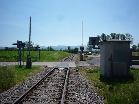 Bahnbergang ber die Strae von Hildmannsfeld nach Oberbruch