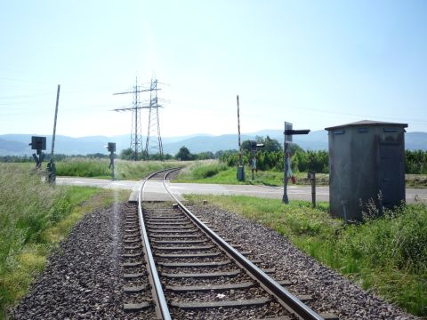 Bahnbergang ber die Strae von Balzhofen nach Vimbuch