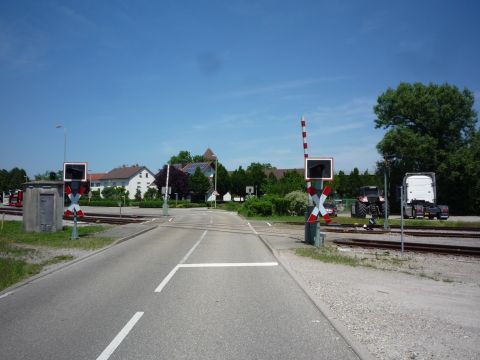 Bahnbergang ber die Bahnhofstrae